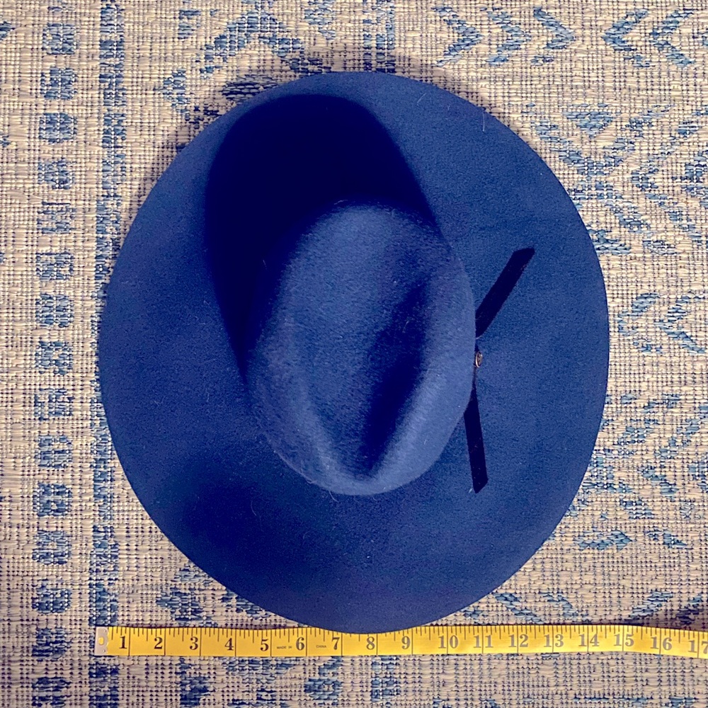 Blue hat - Picture 5 of 6
